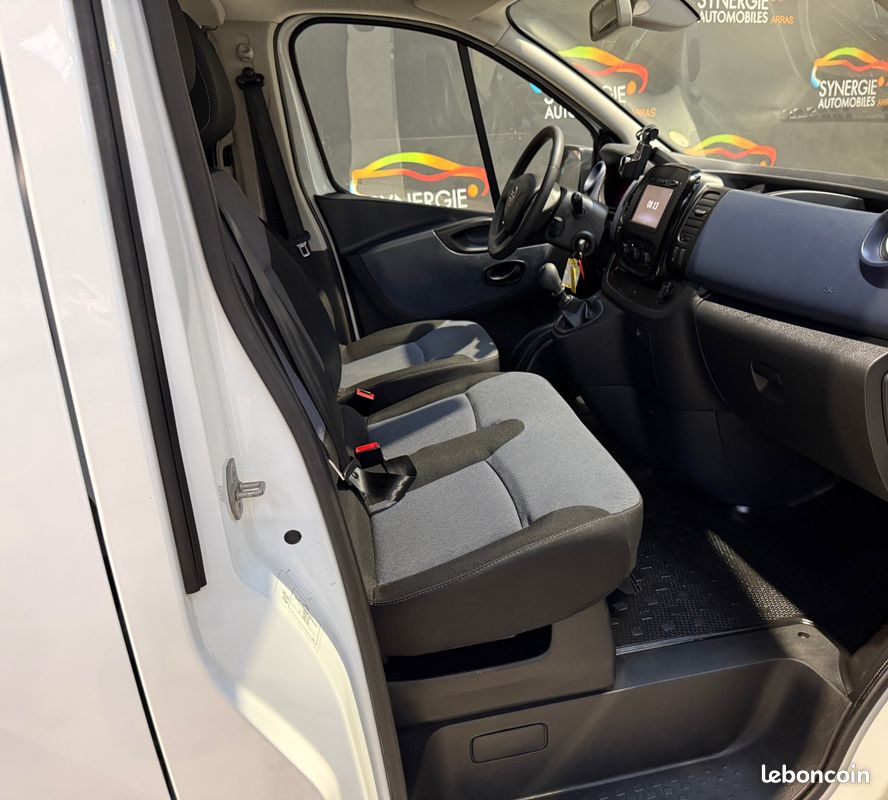 Vivaro combi l1h1 cdti 120 ch pack clim 25.463 km 21.325 ht (25.590 ttc) (image 3)