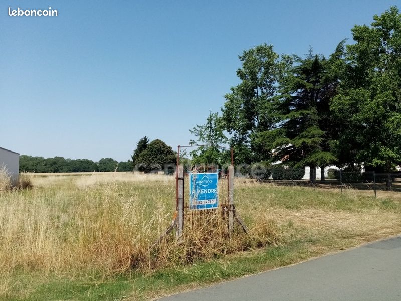 Terrain 1 100 m² Les Magnils Reigniers · à Les Magnils-Reigniers · 73 000 €