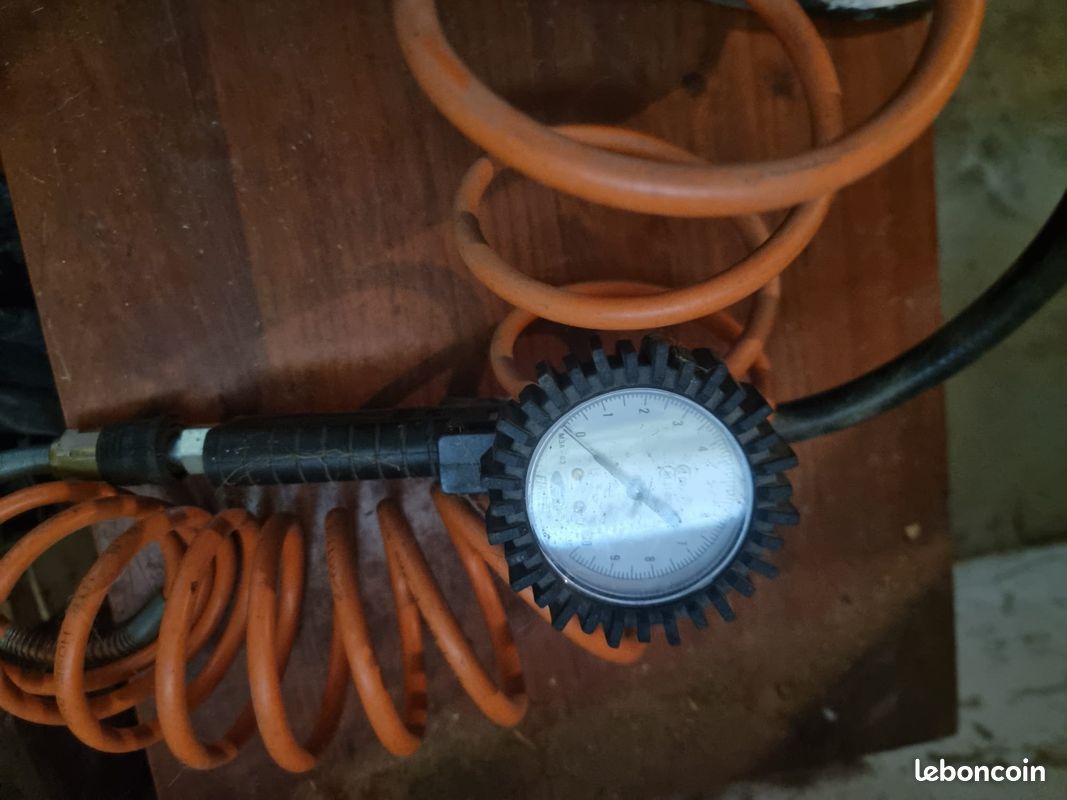 Compresseur portable électrique 1,5 HP avec manomètre et flexible (image 4)