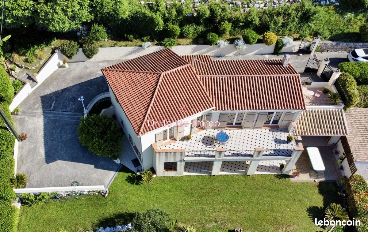 Maison 6 pièces 158 m² · à Saint-Jeannet · 158 m² · 749 000 €
