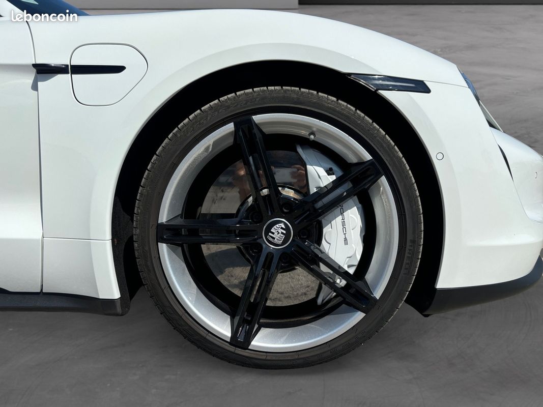 PORSCHE TAYCAN 4S 530 ch GARANTIE PORSCHE APPROVED - ECRAN PASSAGER - BOSE - TOIT PANO - CAM 360 - (image 16)