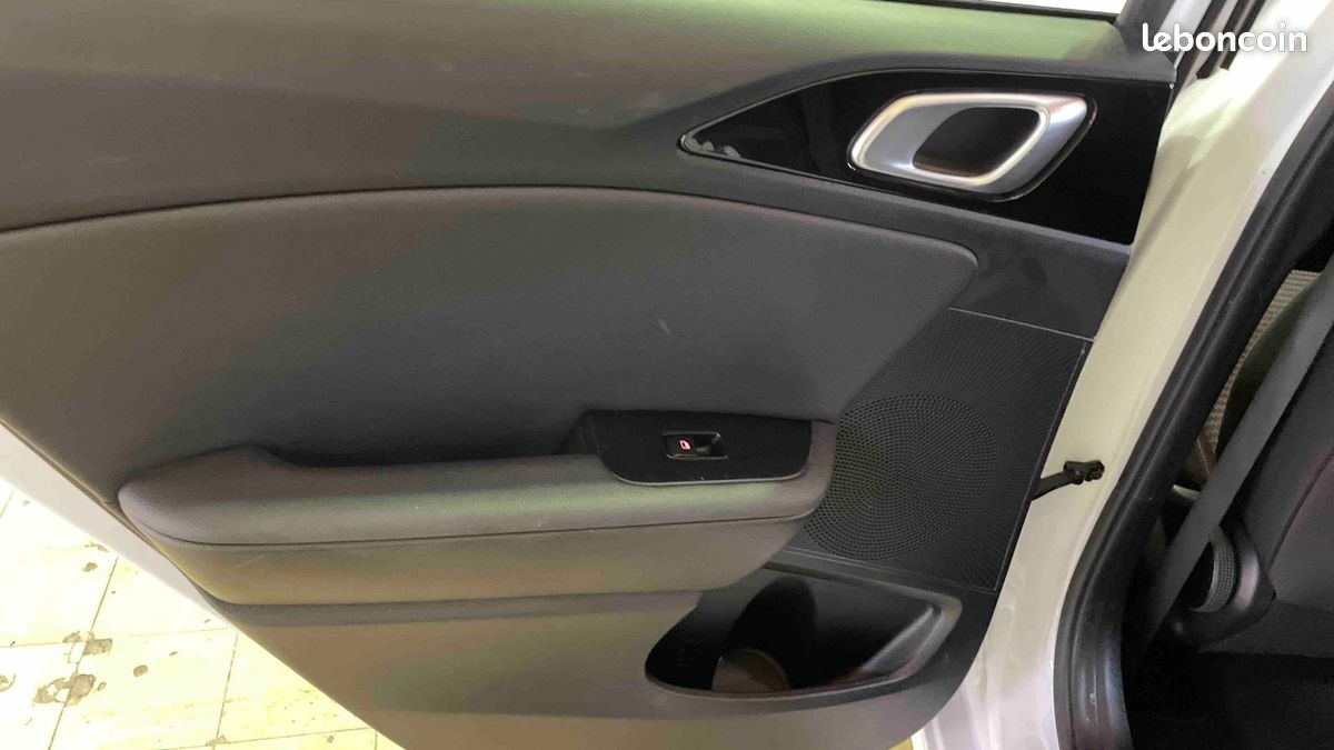 KIA CEED 1.6 CRDi 136 ch MHEV DCT7 Active (image 29)