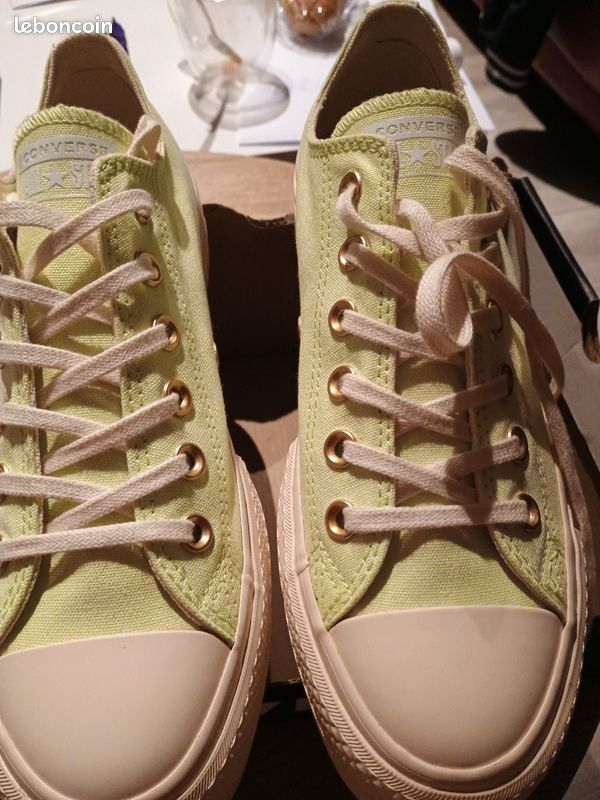 Converses compensées couleur vert pointure 39, neuves acheter chez