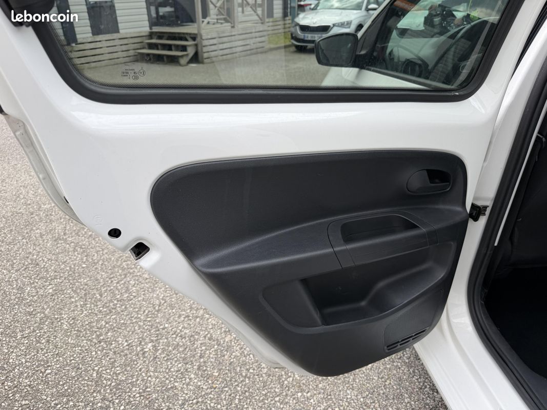SKODA Citigo 1.0 60 ch BVM Ambition (image 29)