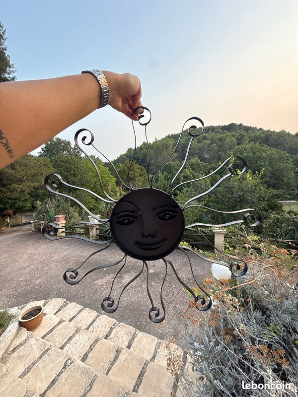 Décoration Murale Métal Soleil Pour Jardin Ou Intérieur - Ornement En Fer Forgé Vert - Dimensions 5x30,5 Cm
