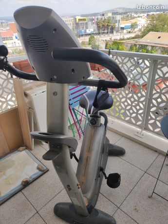 Life Fitness 95R Engage Vélo d'appartement d'occasion