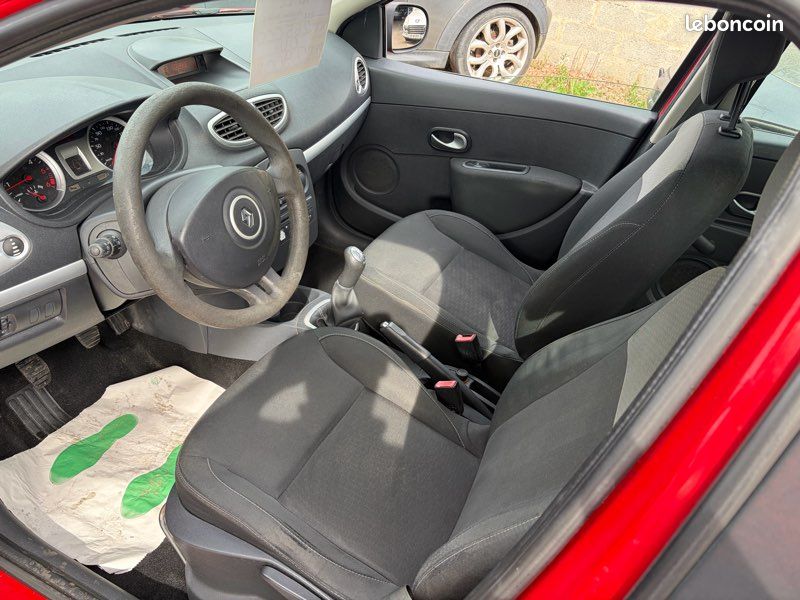 RENAULT CLIO 3 ESTATE PHASE 2 1.5 DCI 86CV A-M 2010 / 2499e (image 3)