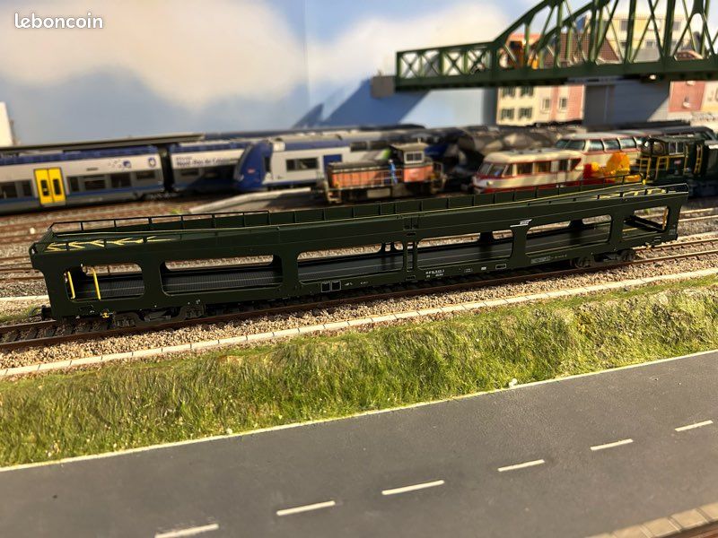 HERIS LS models porte-auto DEV 66 SNCF 14113 chargé + feu lanterne fin de convoi