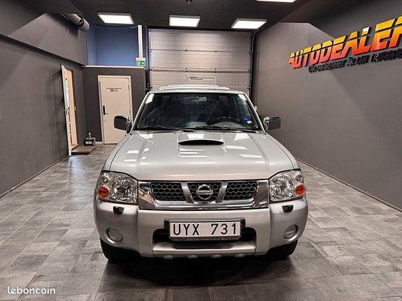 Nissan Navara Double Cab 2.5 dCi 133CH | Faible Kilométrage 4x4 Attelage Climatisation Sièges Cha... (image 5)