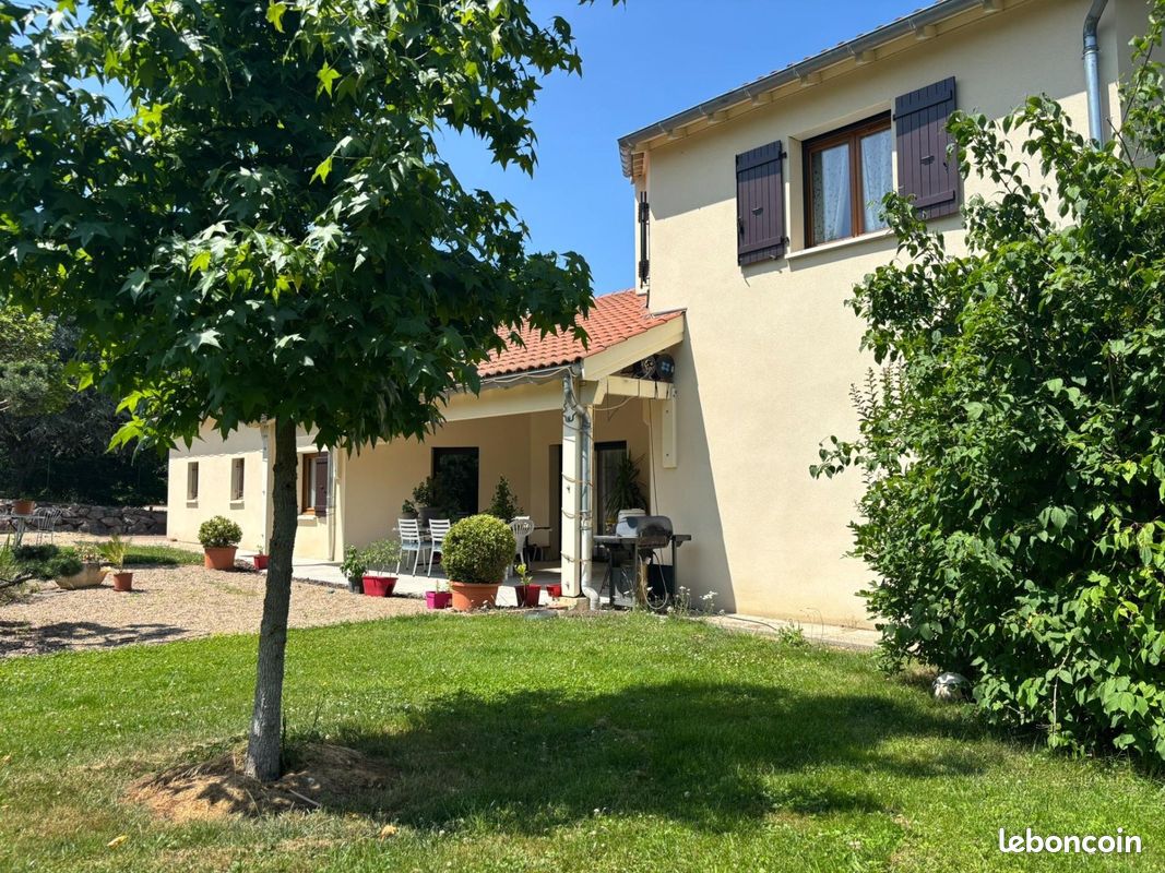 Maison 6 pièces 157 m² · à Le Crozet · 157 m² · 264 000 €