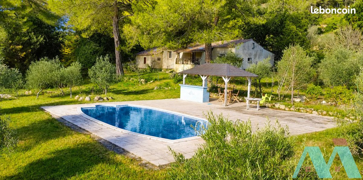 Maison 5 pièces 180 m² · à Signes · 180 m² · 598 000 €