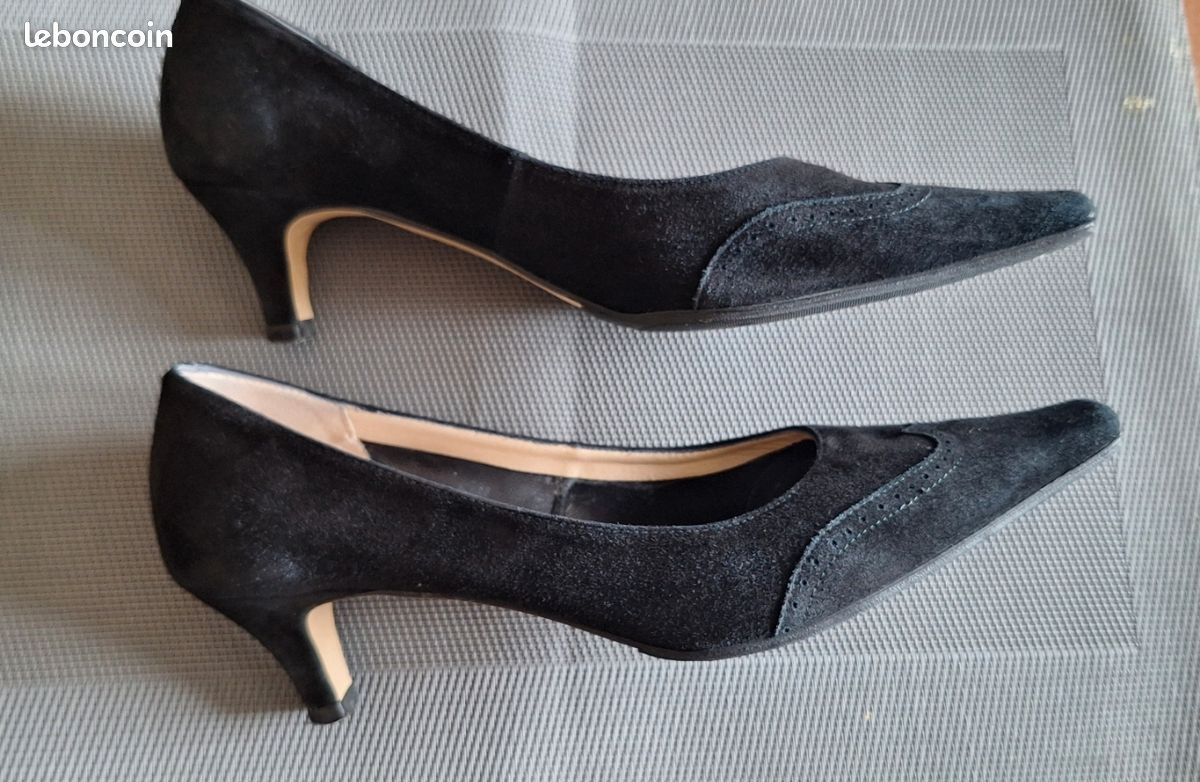 Escarpins BCBGeneration En Daim Noir - Taille 38 - Portés 1 Fois, Comme Neufs