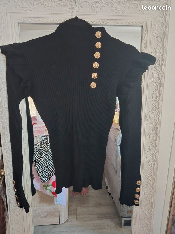 Pull noire manches bouffantes (image 2)