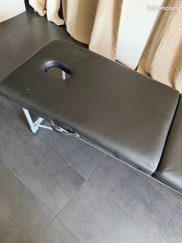 Table de massage esthétique (image 1)