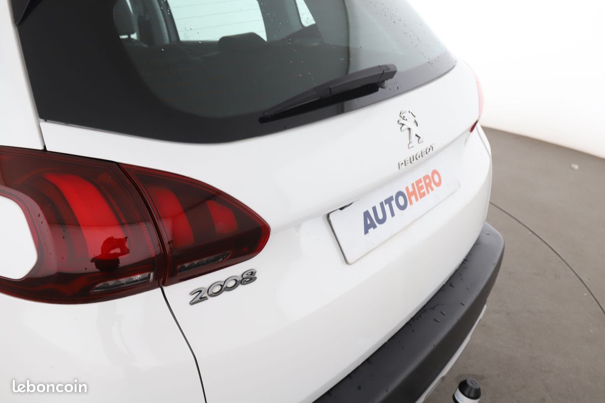 Peugeot 2008 1.2 PureTech Allure 110 ch (image 29)