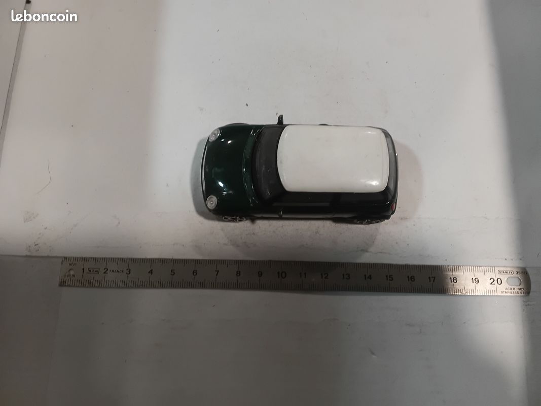 Figurine Tirelire Mini Cooper Caricature - 16 Cm - Objet Promo Collection