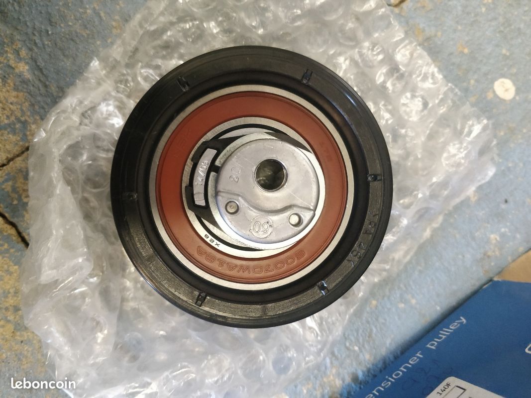 Galet tendeur de courroie SKF VKM 38233 - Norauto