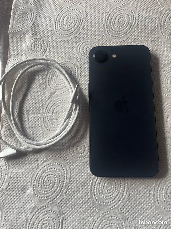 IPhone 16e (image 3)