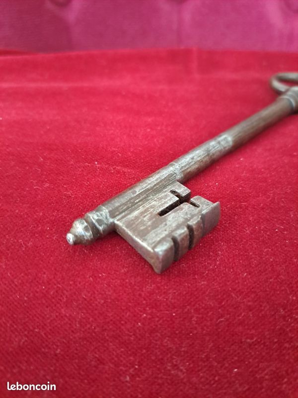Grande Clé Ancienne En Fer Forgé - 14 Cm - XIXème Siècle (19e) - Objet Déco