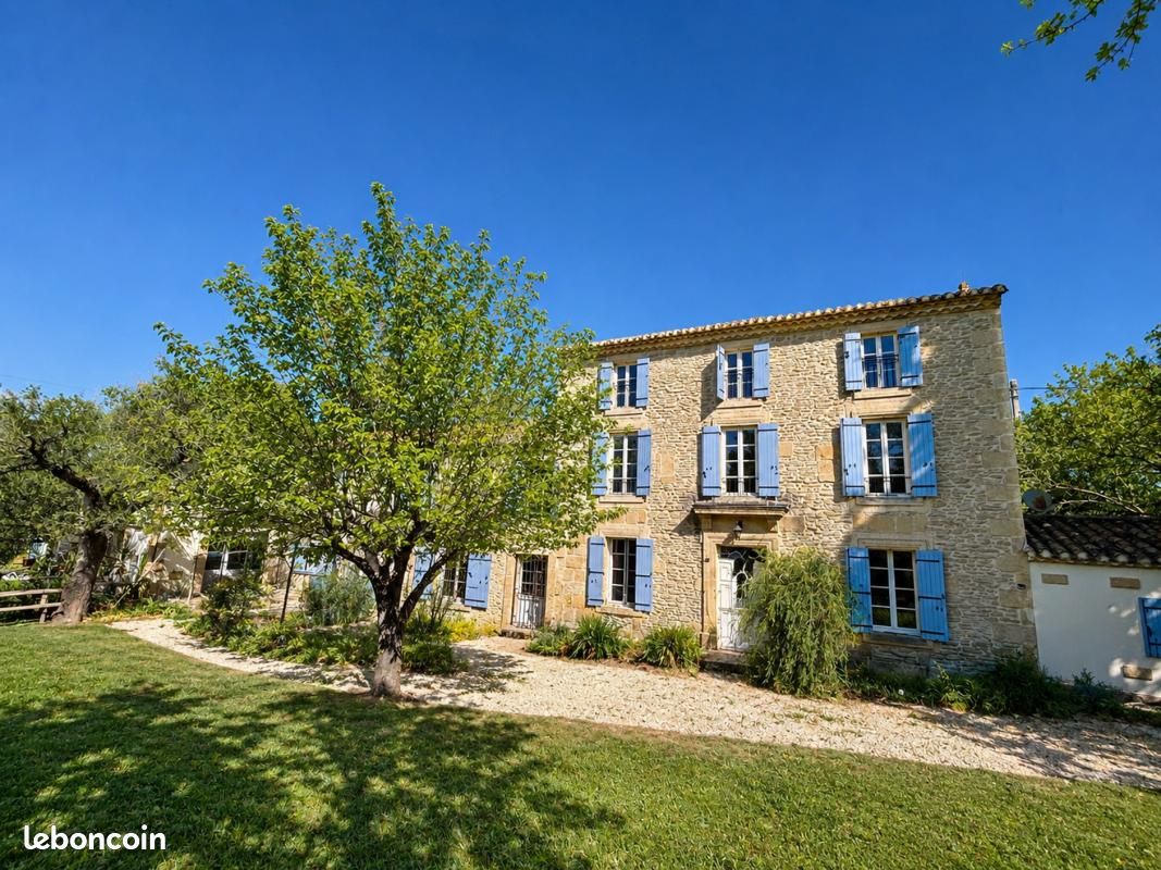 Maison 7 pièces 280 m² · à Sernhac · 280 m² · 650 000 €