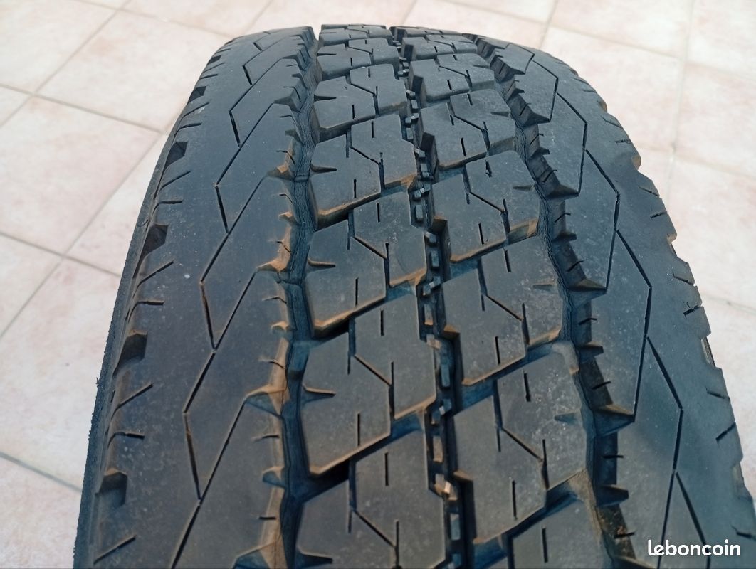 Pneus Bridgestone Duravis renforcés / 205/65/R16C 107/105T (image 3)