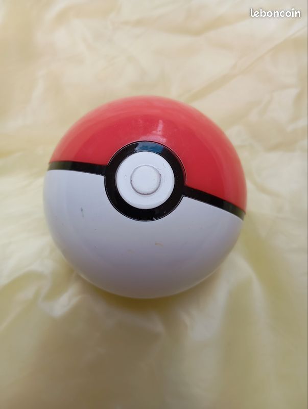 Cyber Pokeball originale de marque Bandai datant de 2004 (image 1)