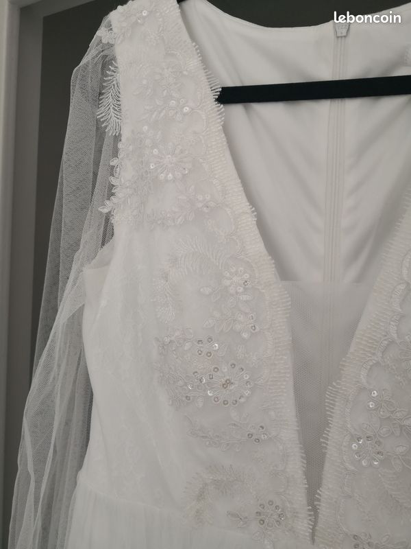 Robe de mariée décolleté Plongeant Neuve (image 4)