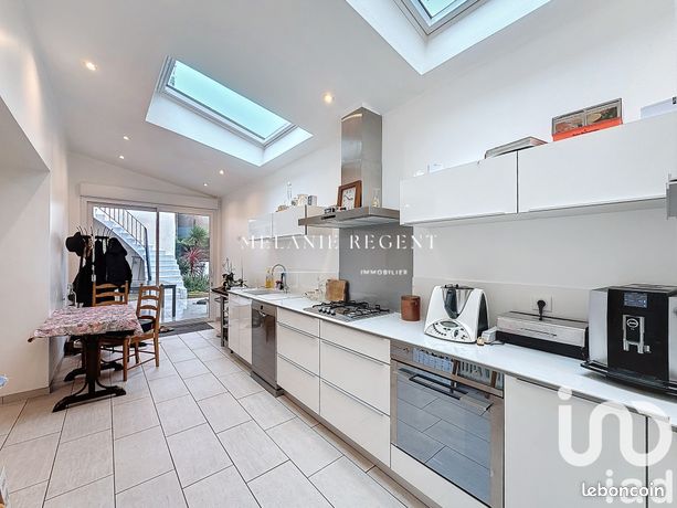 Maison 10 pièces 235 m²