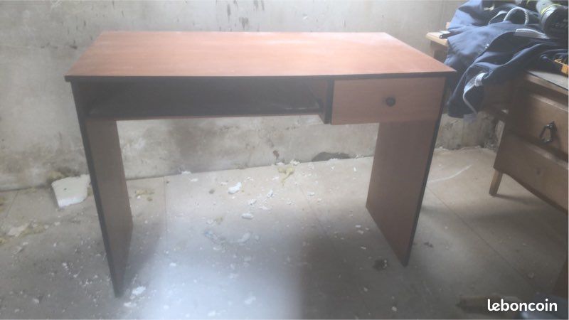 Bureau (image 1)