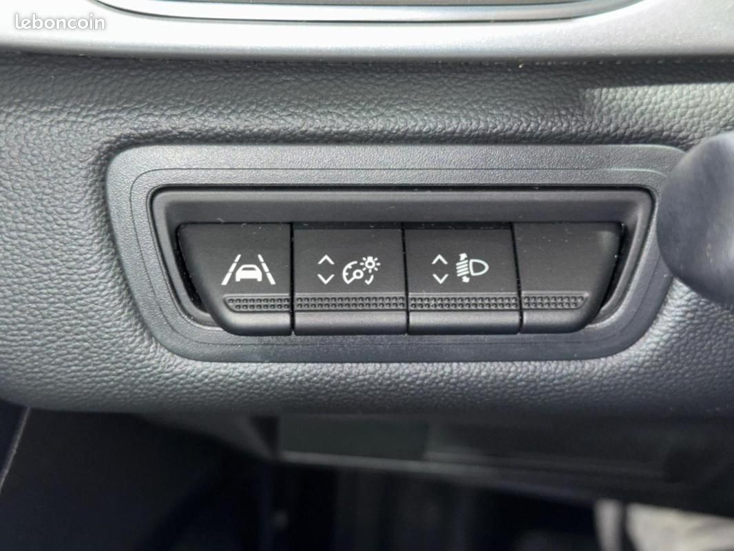 Renault Captur TCe 90 Techno (image 22)