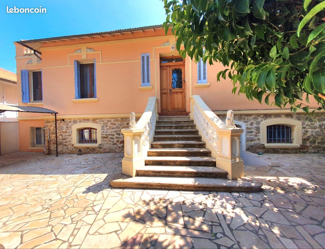 Maison 6 pièces 120 m² · à Hyères · 120 m² · 1 950 €