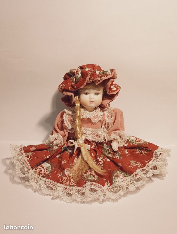 lot =belles poupées porcelaine articulées mode d antan