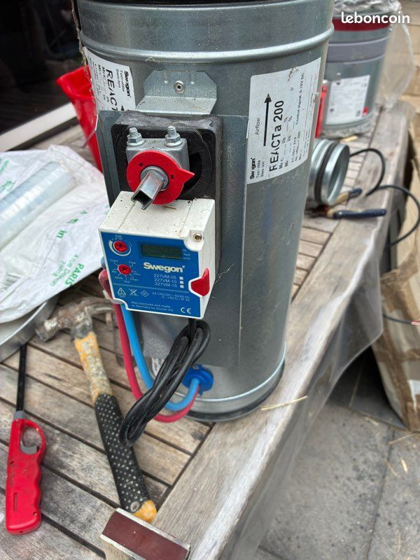 Vends régulateur de débit d'air variable (VAV) de la marque Swegon (modèle REACTa 200), équipé d'un servomoteur (image 2)