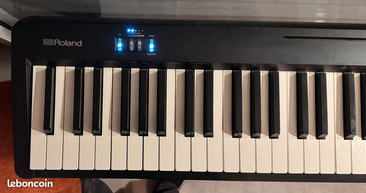 Piano Roland FP-10 (image 3)