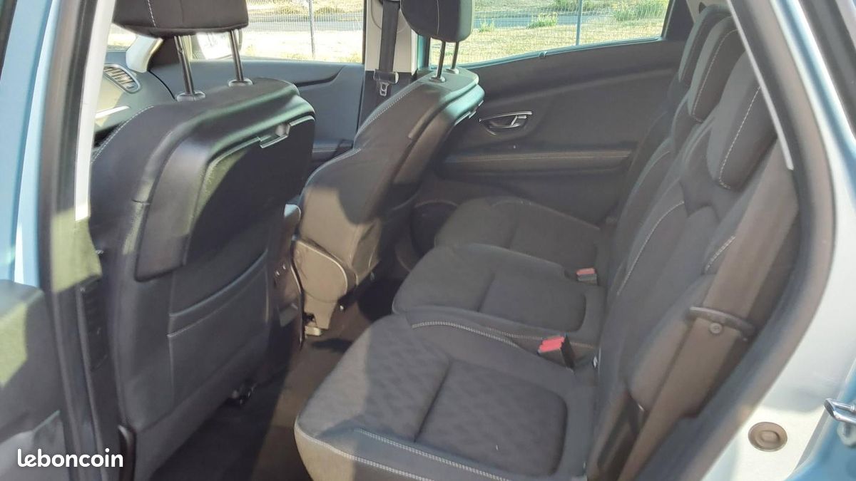 Renault Scénic 1.3 TCe 140ch FAP Limited 130g (image 12)