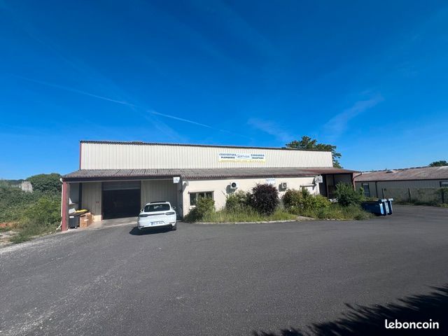 Parking 400 m² · à Magnac-sur-Touvre · 400 m² · 338 000 €