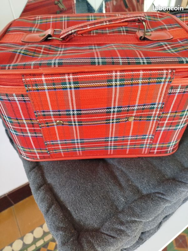 Mini Vanity Case Verni Trousse de couture ou Maquillage Petit Sac Rouge et bleu marine Trousse de voyage Malette de beauté - France