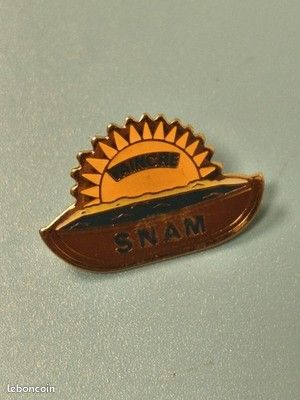Vintage pin's SNAM ancien soleil orange inscription "Vaincre" collection Ref 13 (image 1)