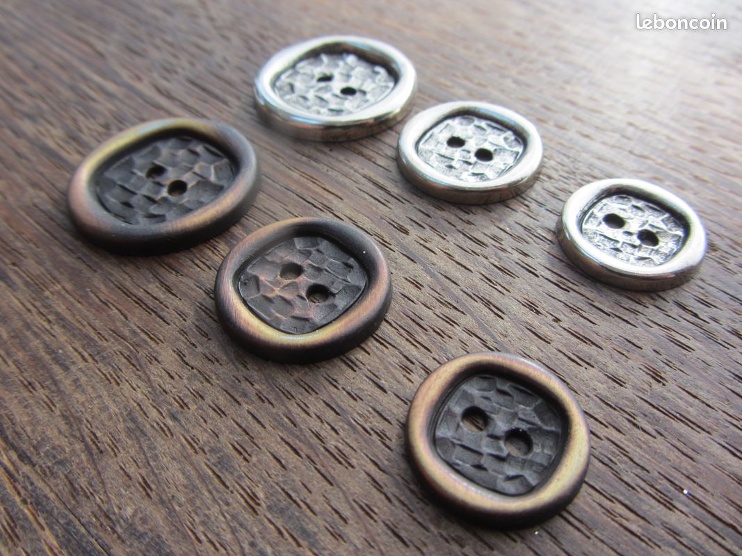 Lot De 10 Boutons Vintage - Assortiment De Modèles - 1,7 à 2,6 Cm - France - Occasion