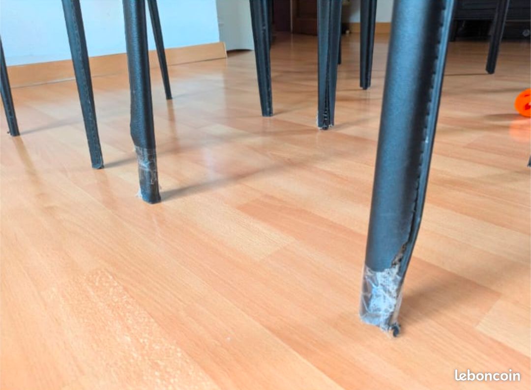 4 chaises noires (image 3)