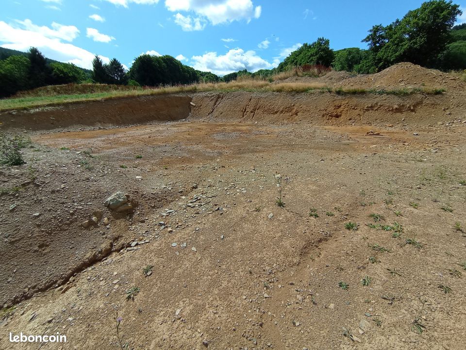 Terrain 1241 m² · à Ferrières-sur-Sichon · 19 000 €