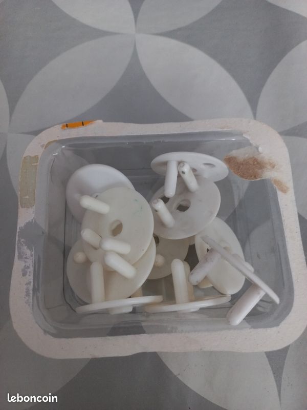 Lot de 11 protège prise bébé (image 1)