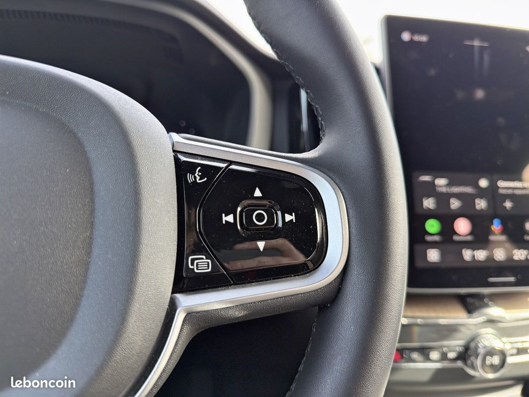 VOLVO XC60 T6 AWD Hybride rechargeable 253 ch+145 ch Geartronic 8 Plus Style Dark (image 18)