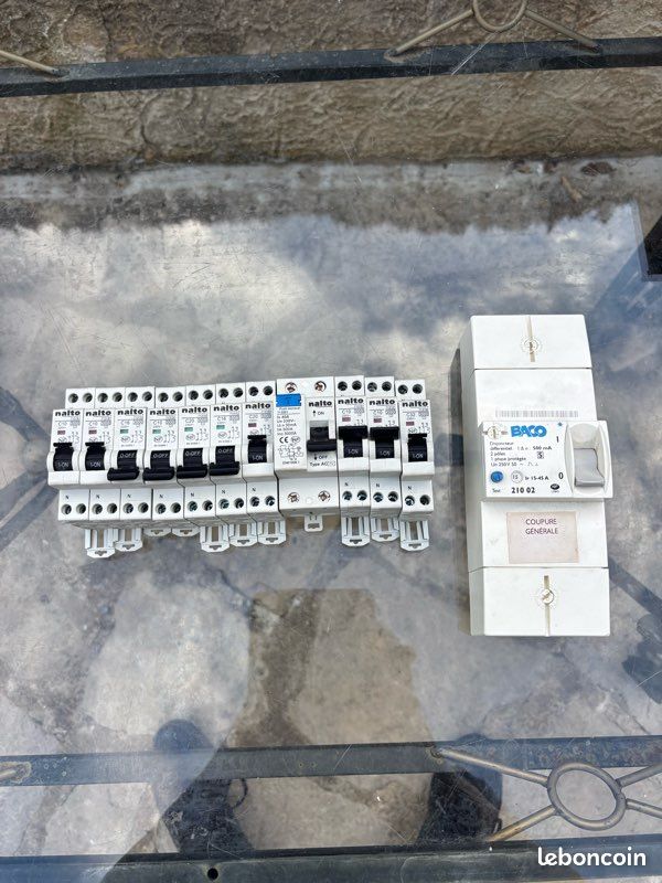 Composants électriques pour tableau (image 1)