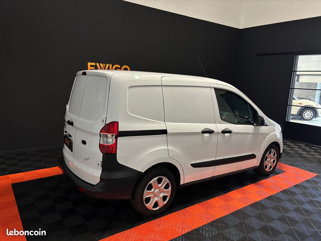 FORD TRANSIT COURIER FOURGON 1.0 AMBIENTE 100 TVA RECUPERABLE Clim Kit main libre (image 2)