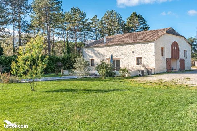 Maison 5 pièces 236 m²