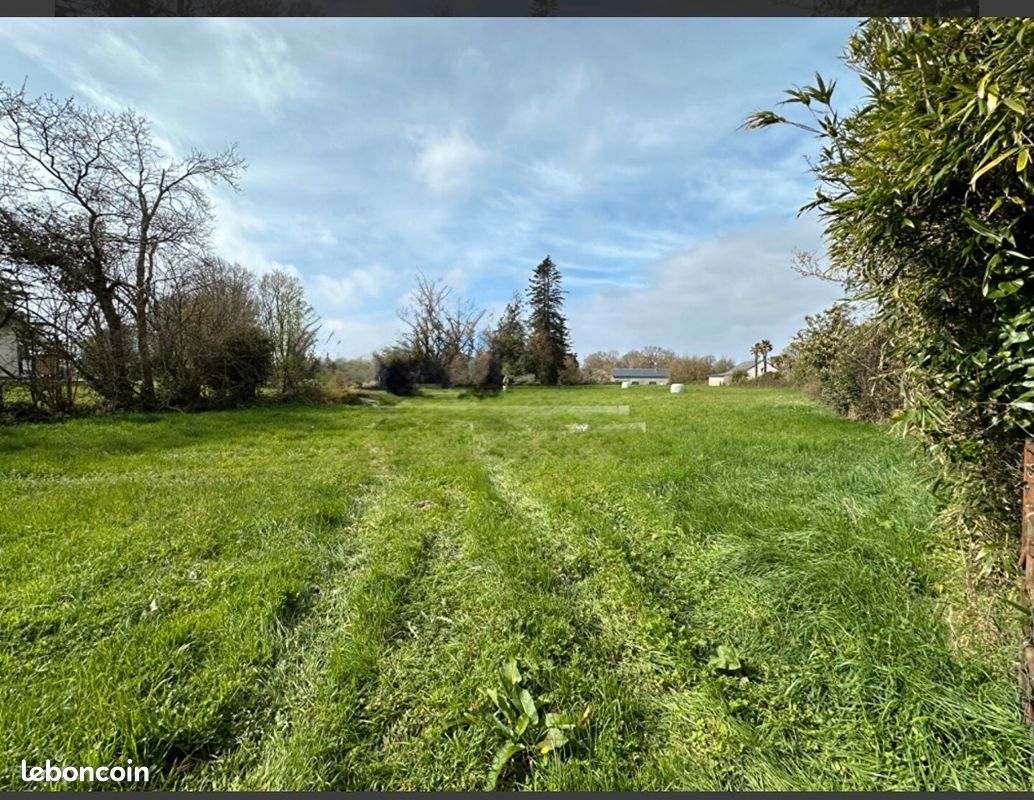 Vends terrain constructible non viabilisé · à Périers · 75 000 €