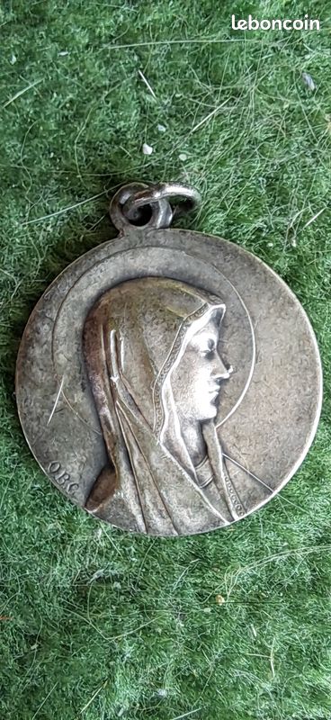 MEDAILLE RELIGIEUSE ANCIENNE. Notre Dame De Lourdes. Metal Argente. EUR