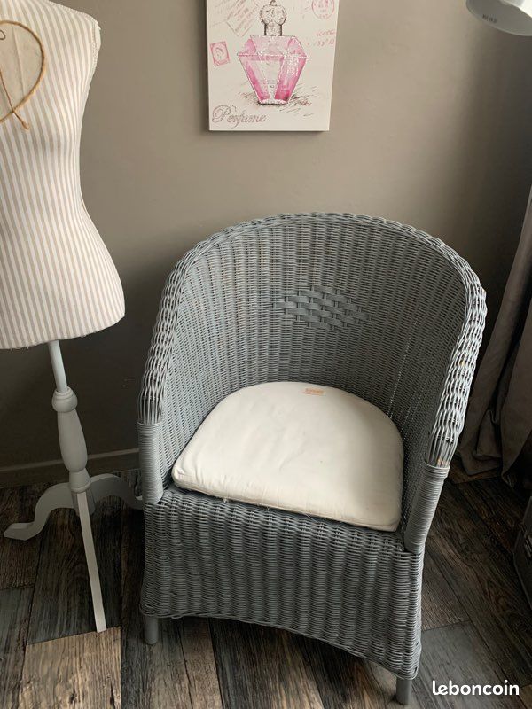 Fauteuil Rotin Gris avec coussin (image 1)
