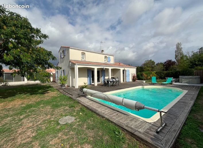 Maison 5 pièces 105 m² · à Fors · 105 m² · 267 000 €